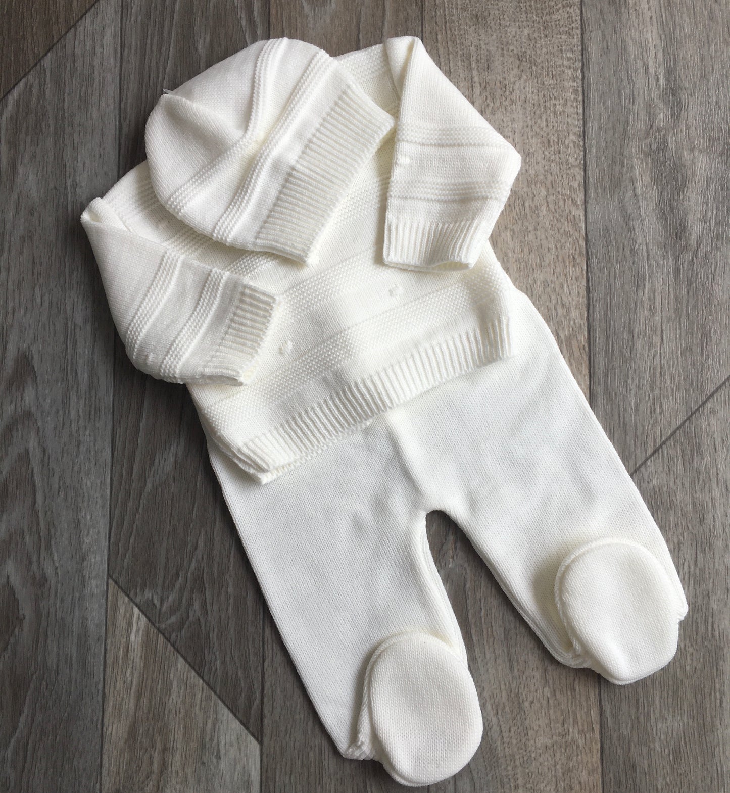 Neutral Gift Set suit