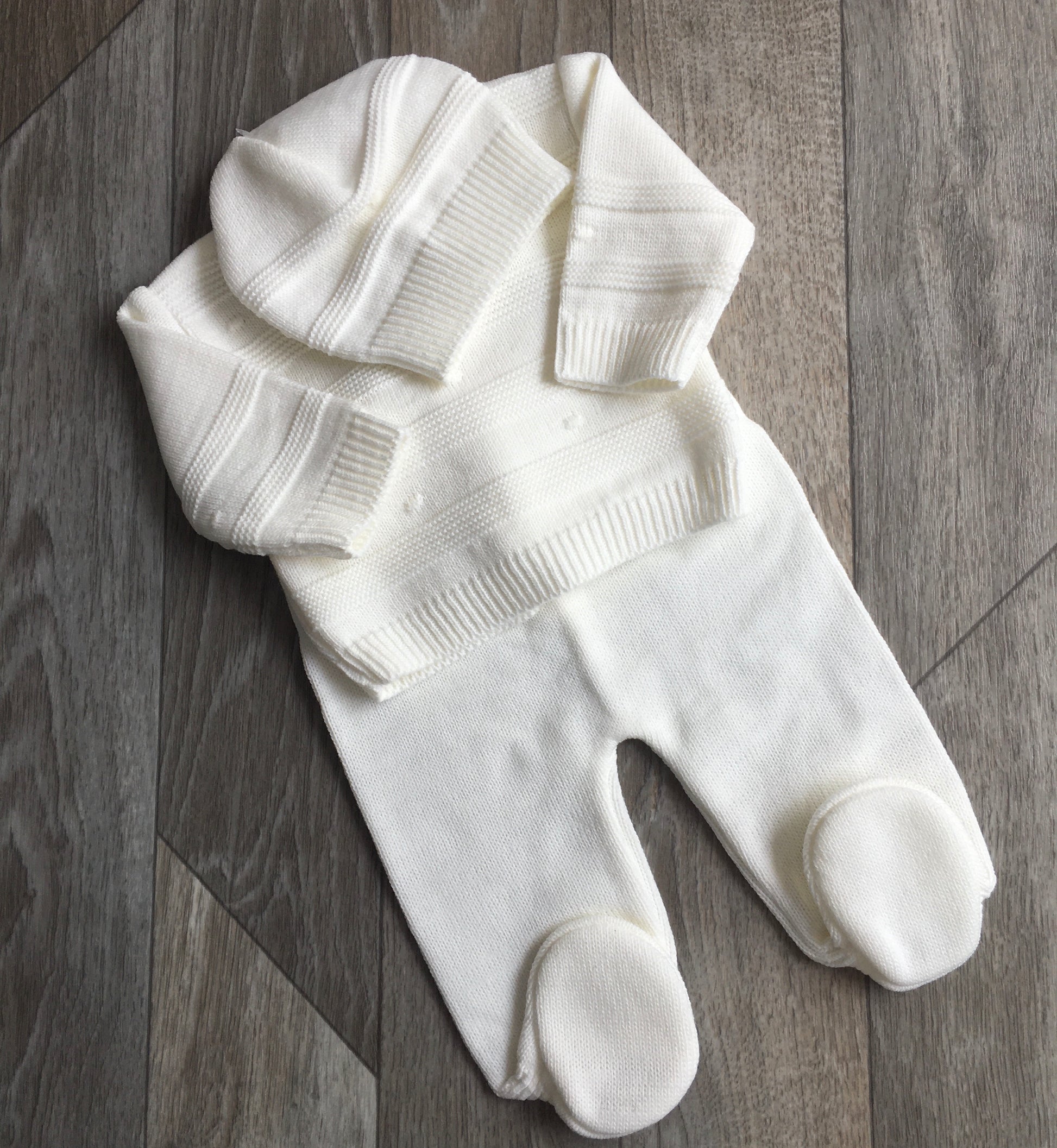 Neutral Gift Set suit
